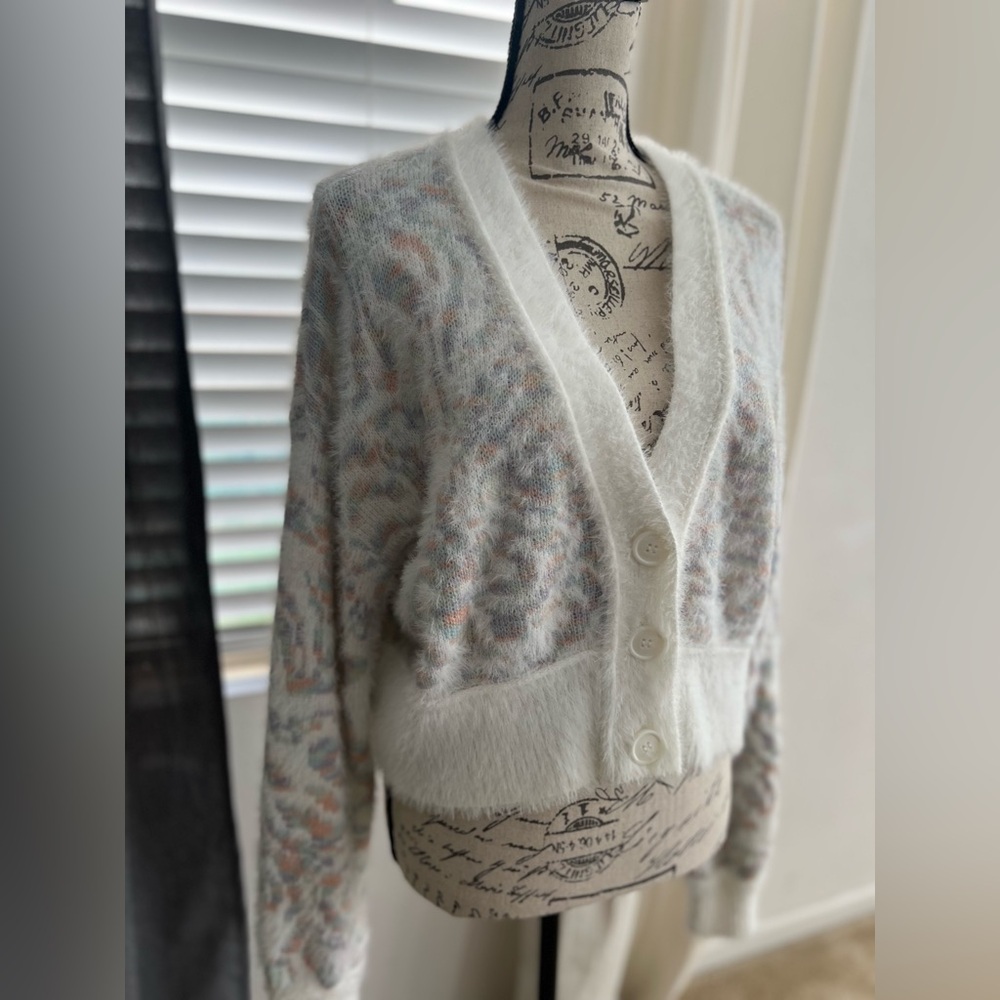 Arizona Jean Company Cream and Gray Patterned Cardigan